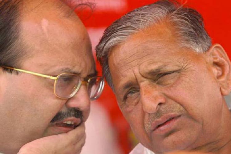 Mulayam Singh and Shivpal Singh and other leaders mourn of Amar Singh death