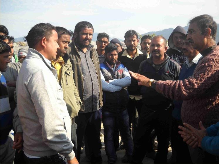 Sharda the up-stream and a half hours under evacuation stalled