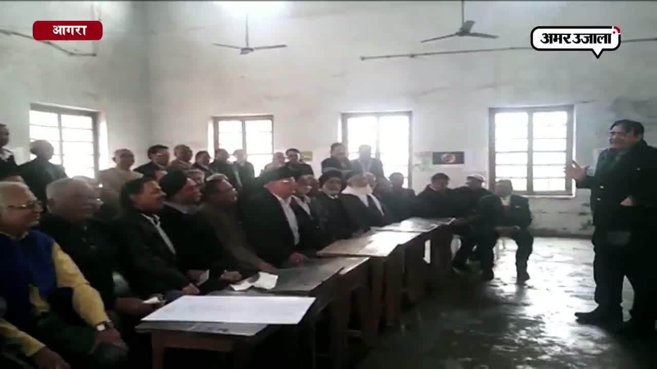 कॉलेज के दिन याद कर आई खिलखिलाहट