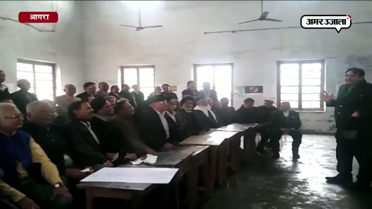 कॉलेज के दिन याद कर आई खिलखिलाहट