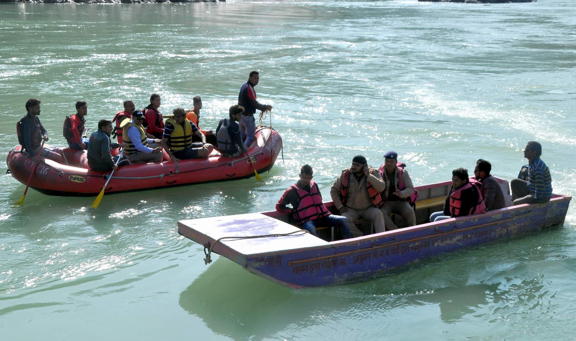 two mumbai student swept away in ganga.