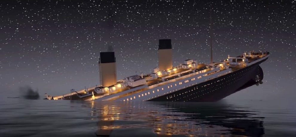  Submarine will help you to see submerged Titanic in the sea