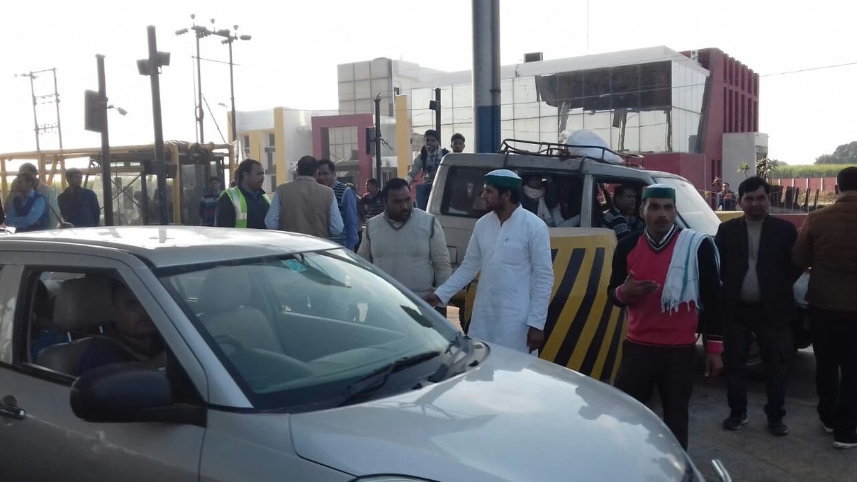 Ruckus Bakion toll plaza, toll-free for one hour