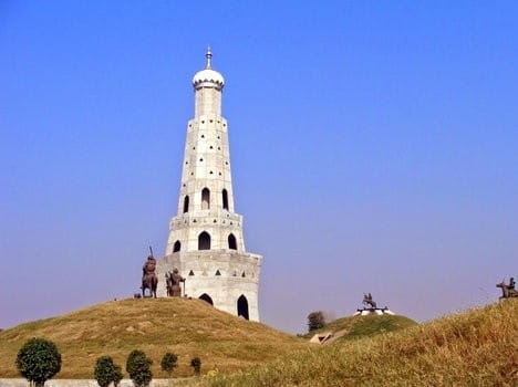chapparchiri fort is like that Qutab Minar, see pictures
