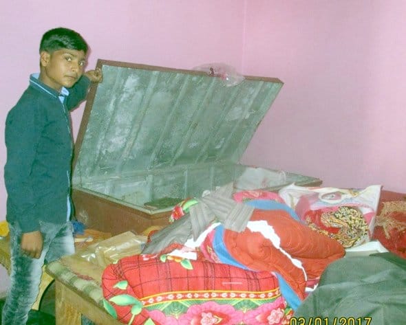 Police entered the house by telling Looting of miscreants