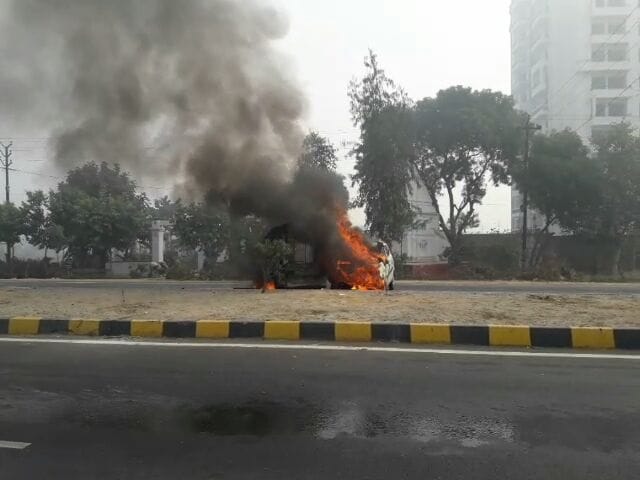 Rong side lot tempo going Maruti car, arrived at both water dues ash, police