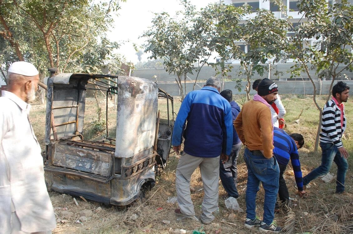 Rong side lot tempo going Maruti car, arrived at both water dues ash, police