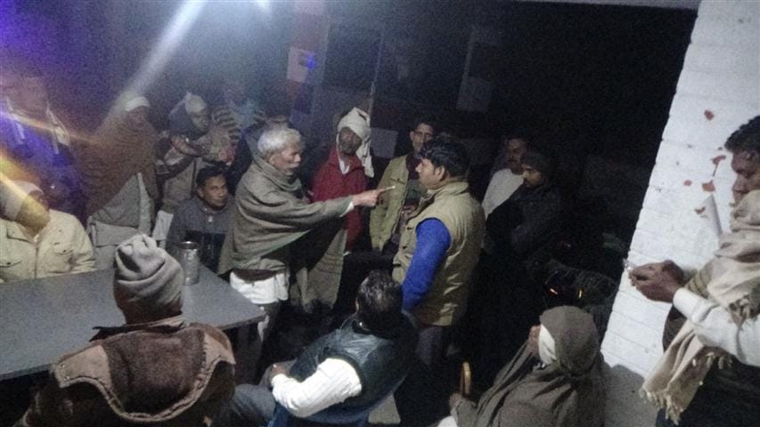 Assaulting two dozen passers looted