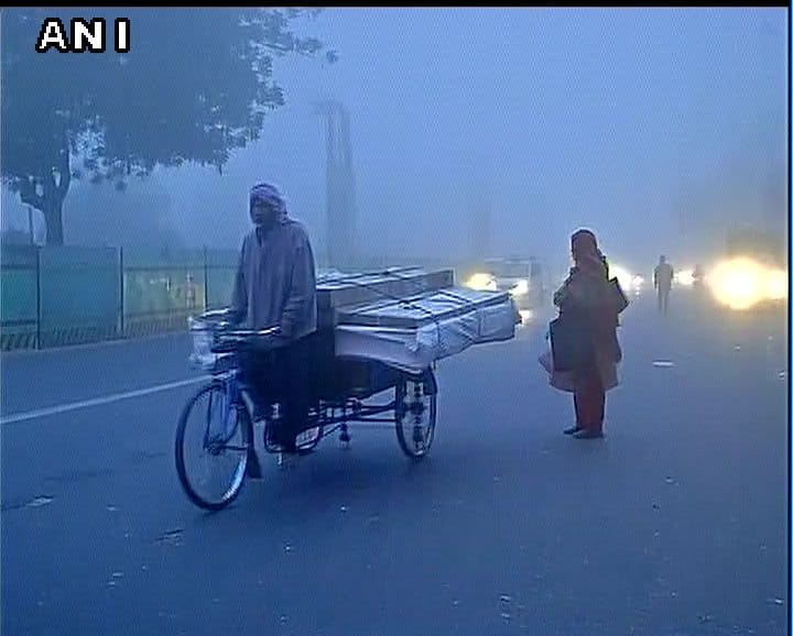 Fog hit north India, many train and flights delay 