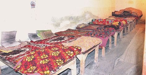 Place on footpaths, are lying vacant shelter home