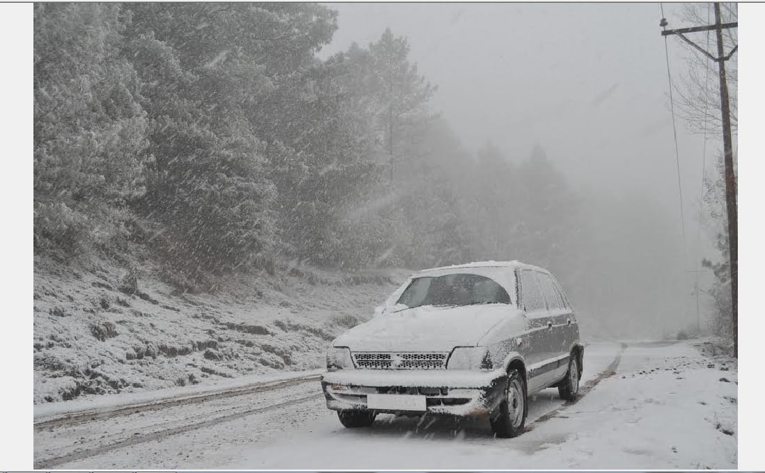 snowfall in mountain areaa of jammu kashmir