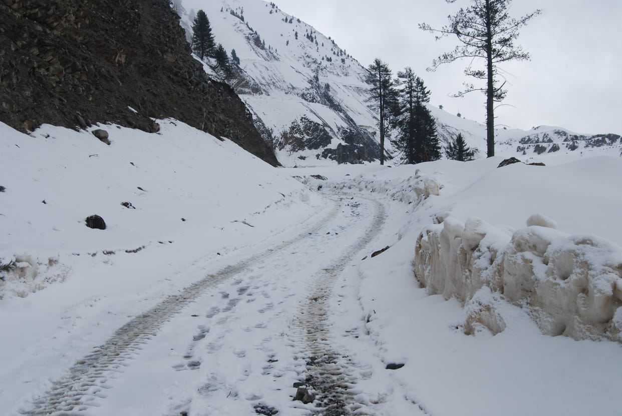 road closed because of snowfall