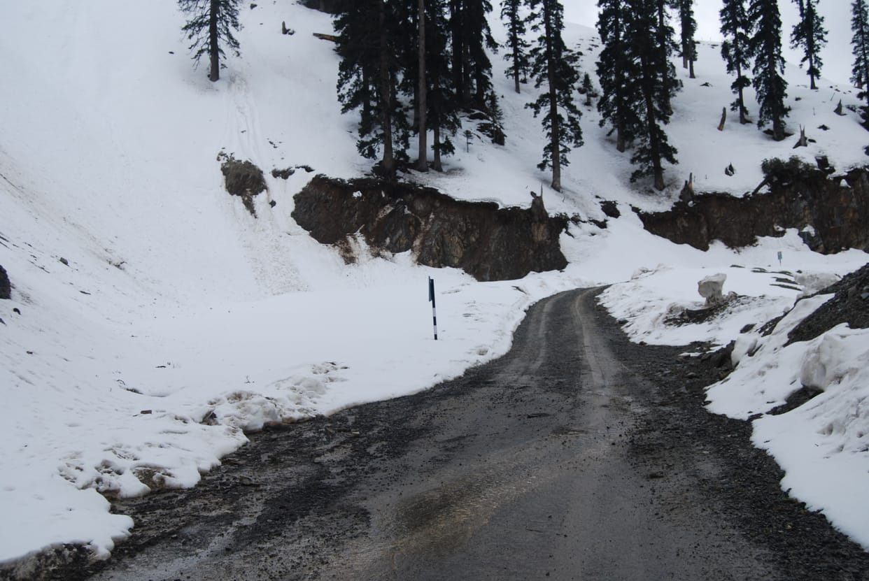 Snow mountain peaks Ldin