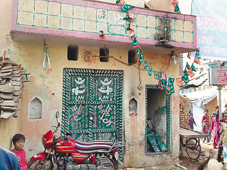 UP Police broke the door of the Imambara