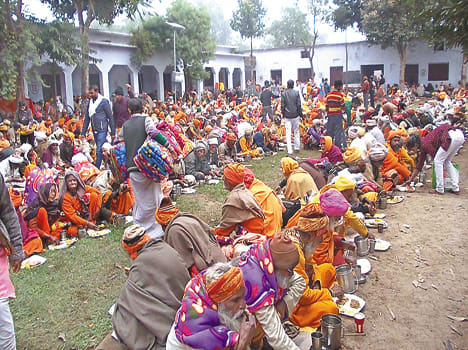 Bhandara Chandni fair, distributed blankets