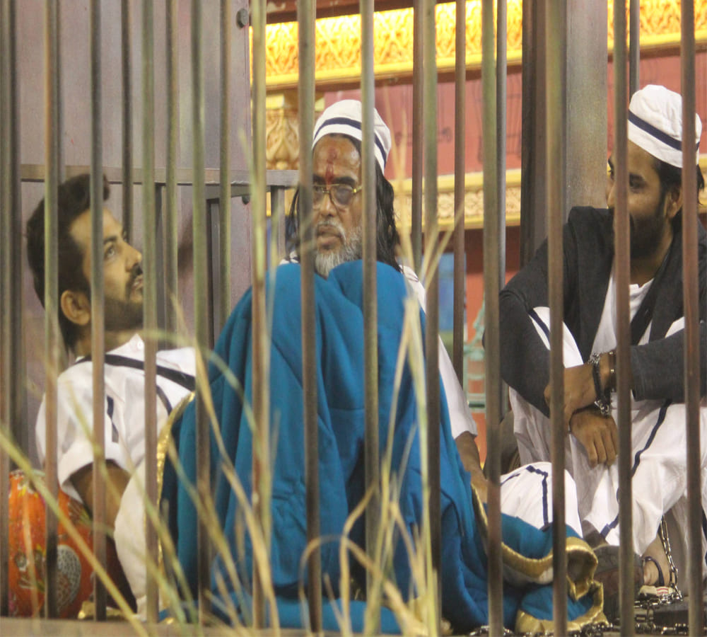 BIGG BOSS: Om Swami threatens show makers to make him the winner