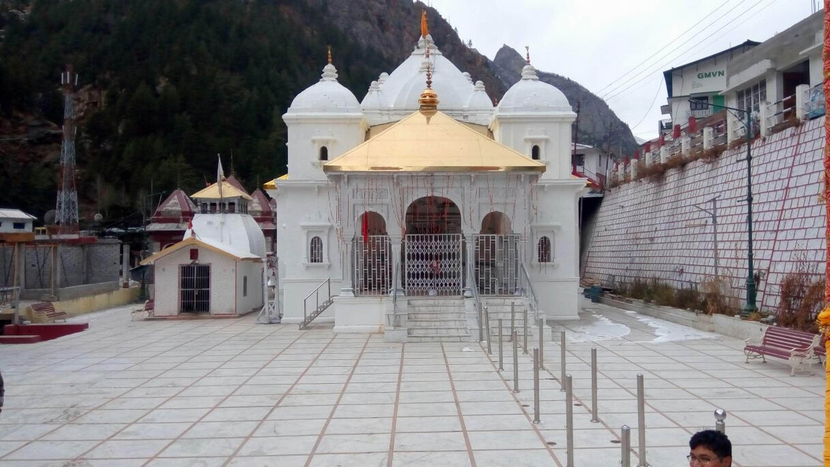 temperature zero in gangotri, river water frozen.