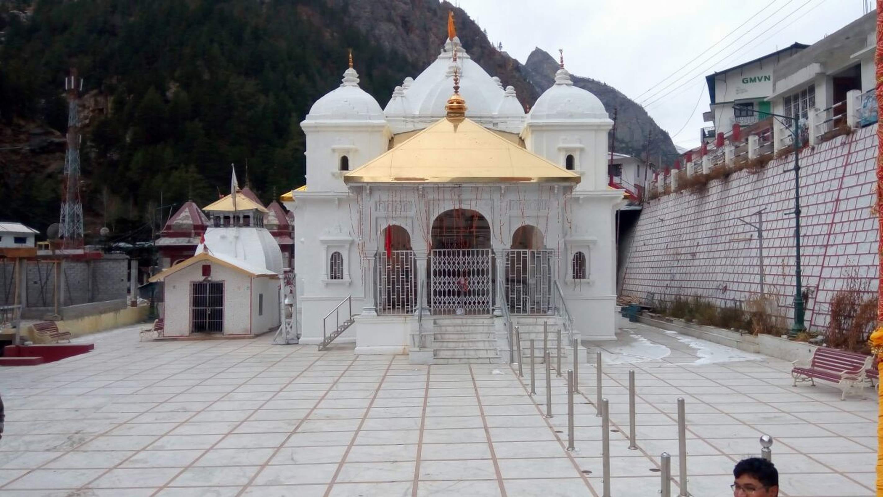 temperature zero in gangotri, river water frozen.