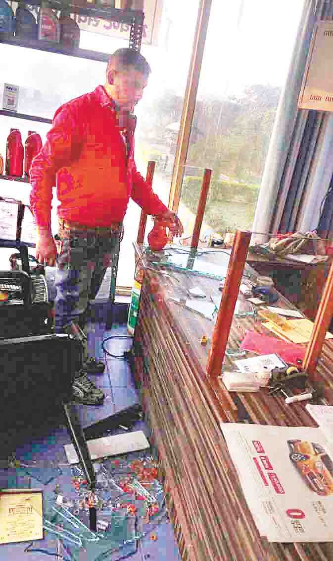 petrol pump pe loot