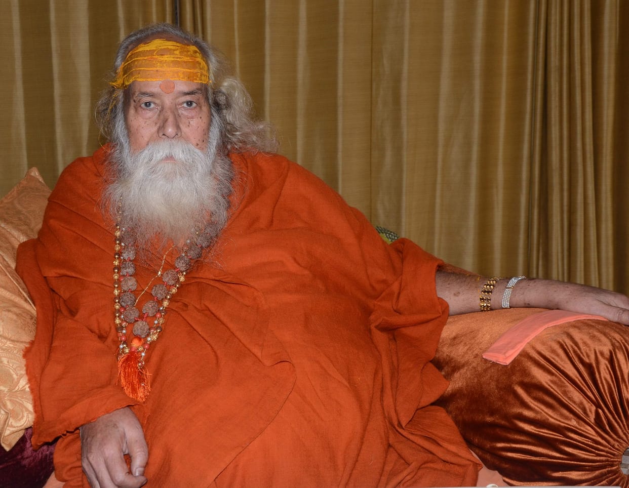 Cow killing is unbearable said by Swami Swaroopanand Saraswati