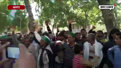 Farmers protest against government  for free electricity in agra