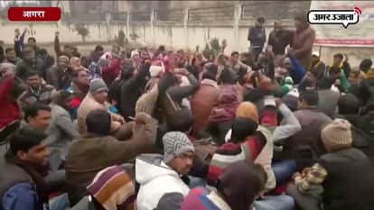 agra sikhsha mitra on hunger strike