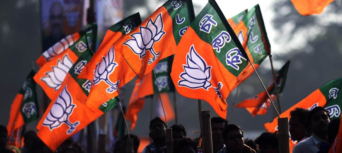 sunil shetty and dino morea in campaign of shiv sena