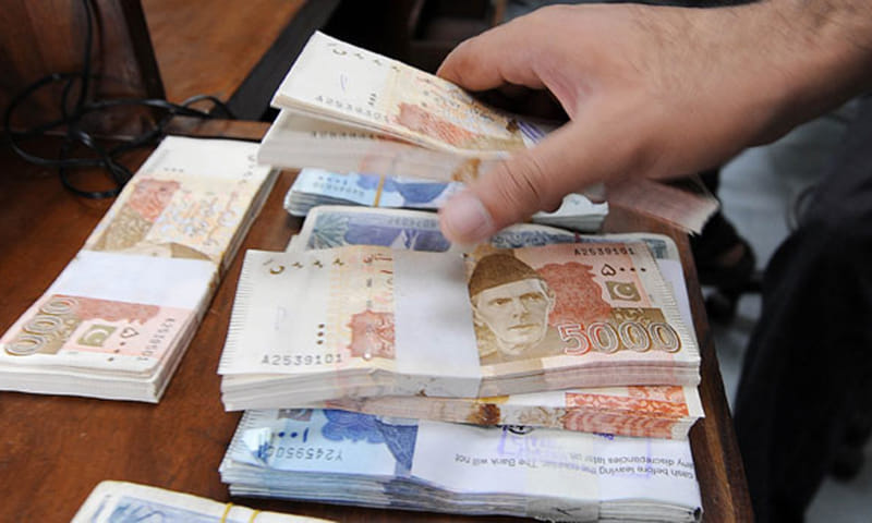Pakistan to issue new notes to combat counterfeit currencies amid crumbling Economy news and updates