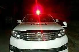 ploice caught two false minister  during traffic cheking in ghajipur