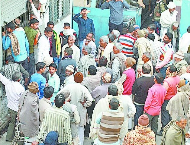 People heavily on cash after the commotion