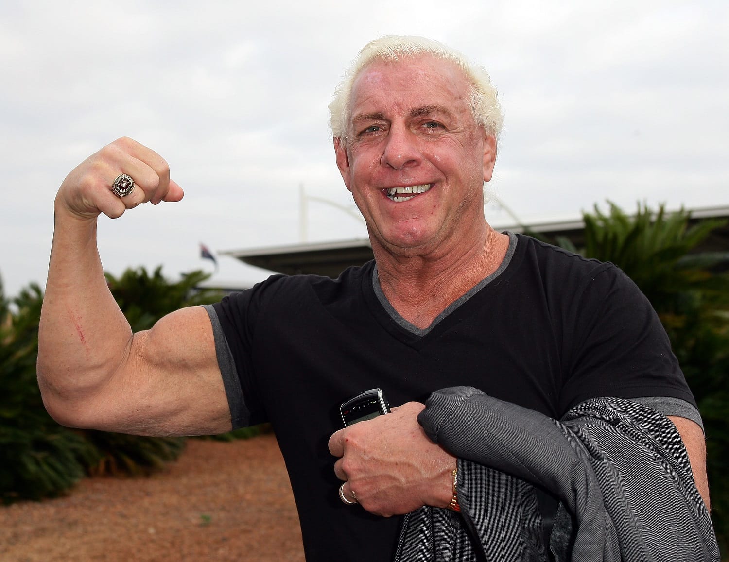 Former WWE World Champion Ric Flair Deadlifts 400 Lbs at age of 67