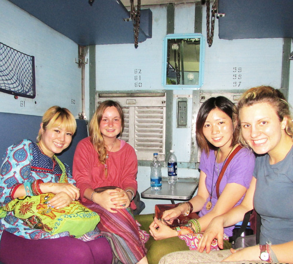 safety tips that must follow while travelling alone
