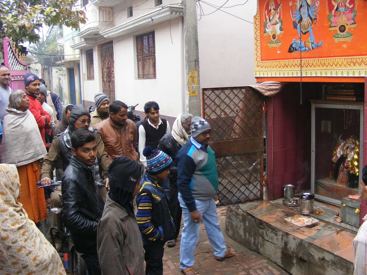 thief stolen gold item from durga temple