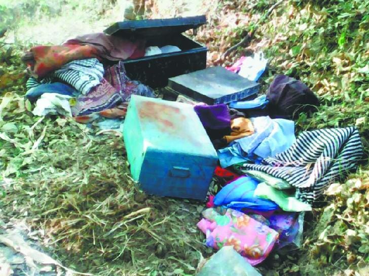  Loot of millions in drug store by breaking the shutter