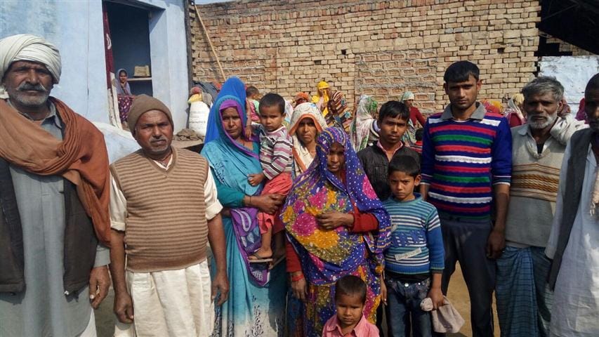 Loot in three homes of Hasayan