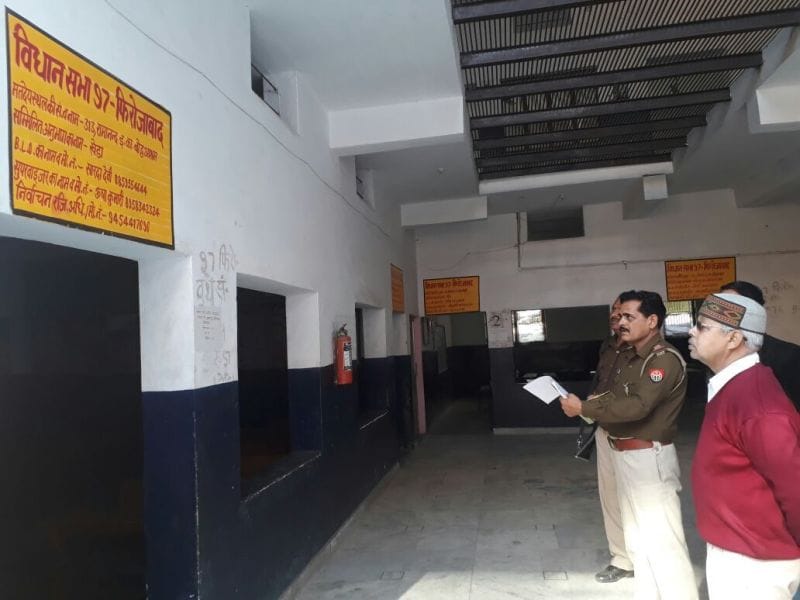 There are many booths with minimum facilities