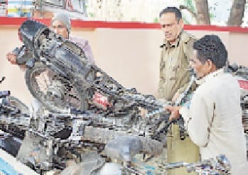 makan mein chhapemari, do bike baramad