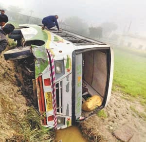 accident in mandhata thana area