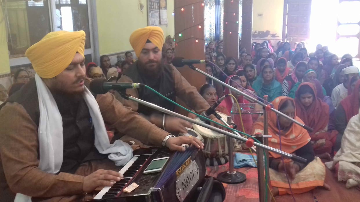 Nowhere example of the sacrifice of the Sikh Gurus