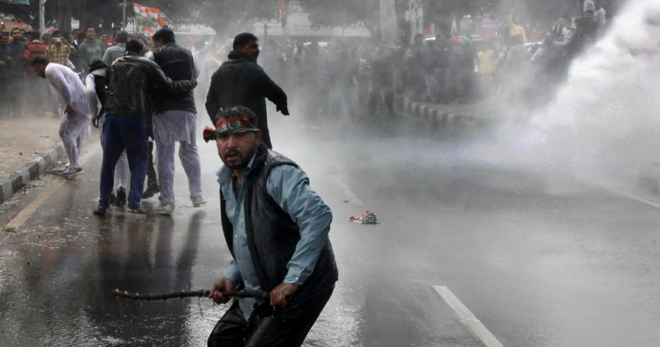 congress protest against noteban at chandigarh, police used water cannon to stop them