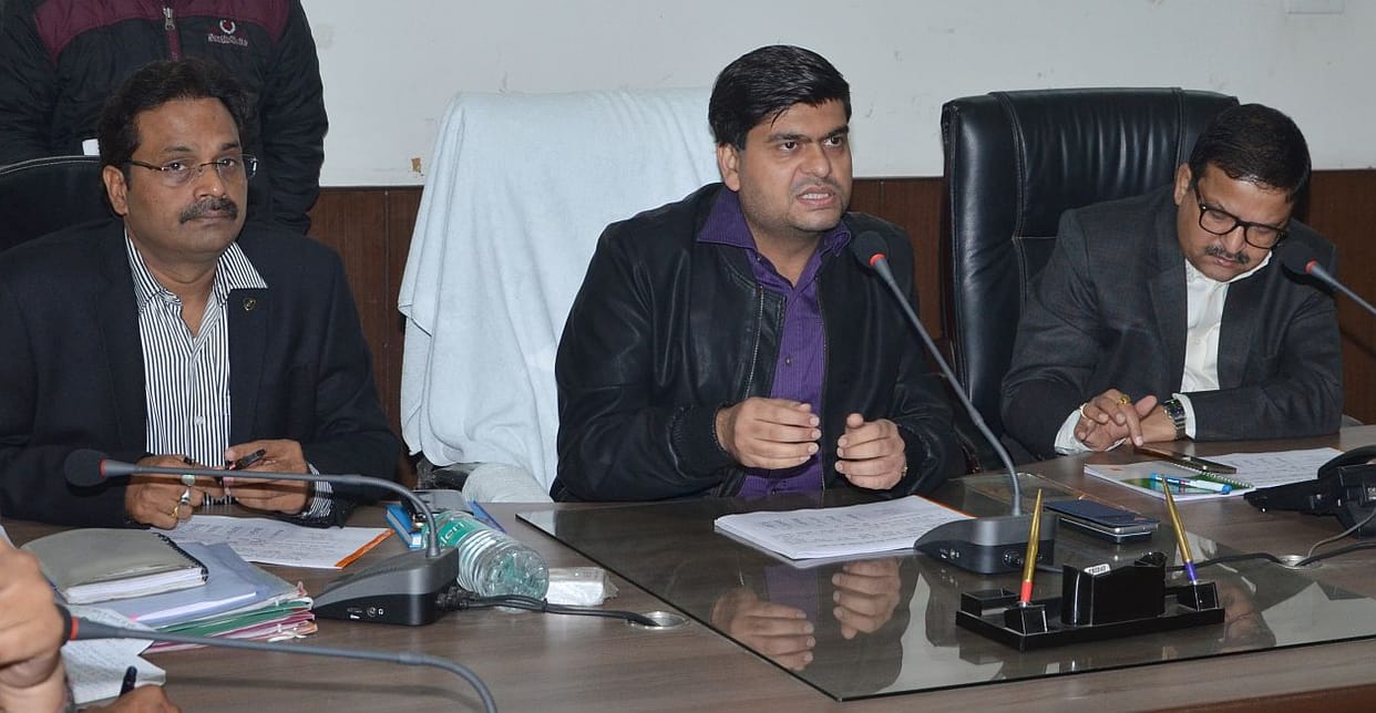 EC will follow the orders of: DM