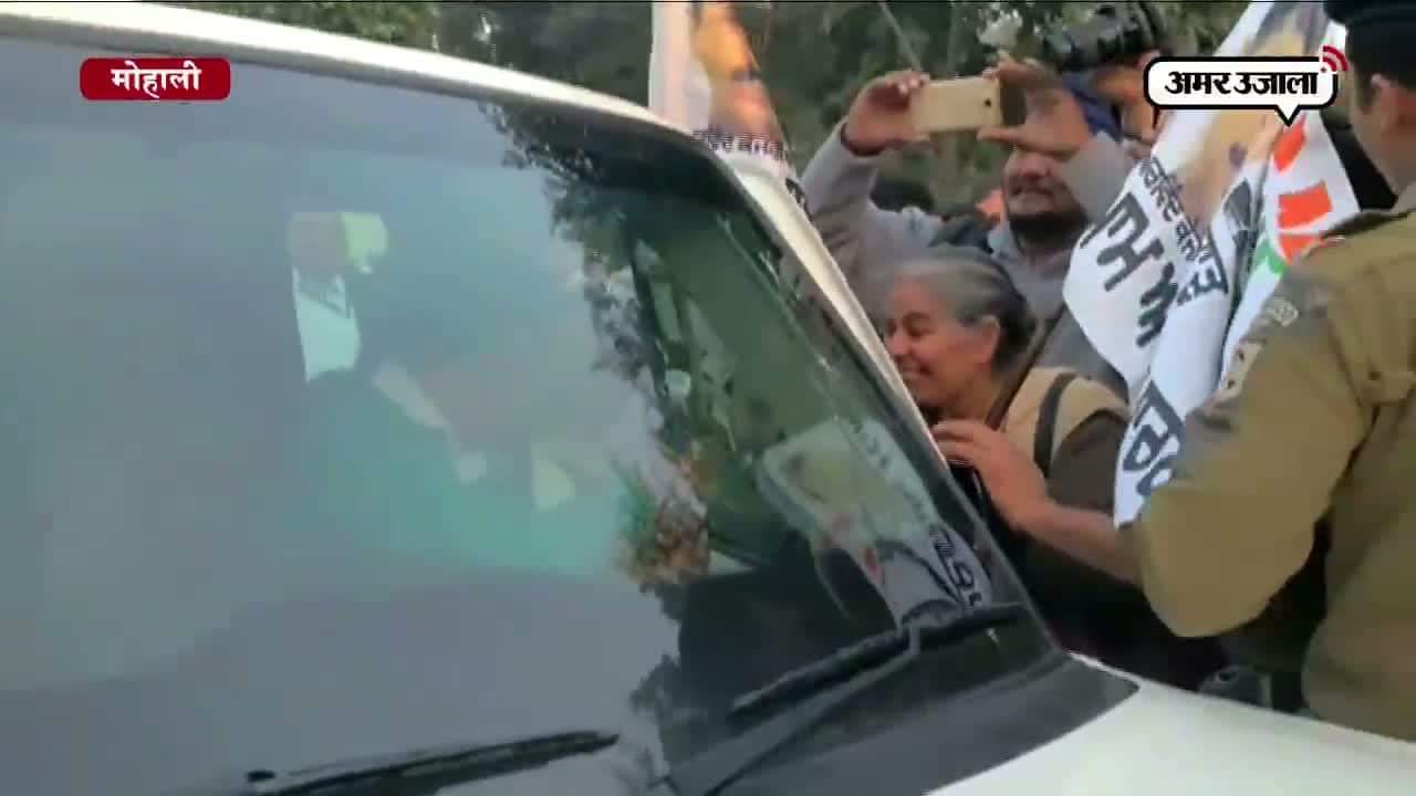  सीएम केजरीवाल को देख भीड़ ने ये क्या किया