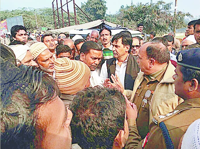 Road show stopped, Hungama