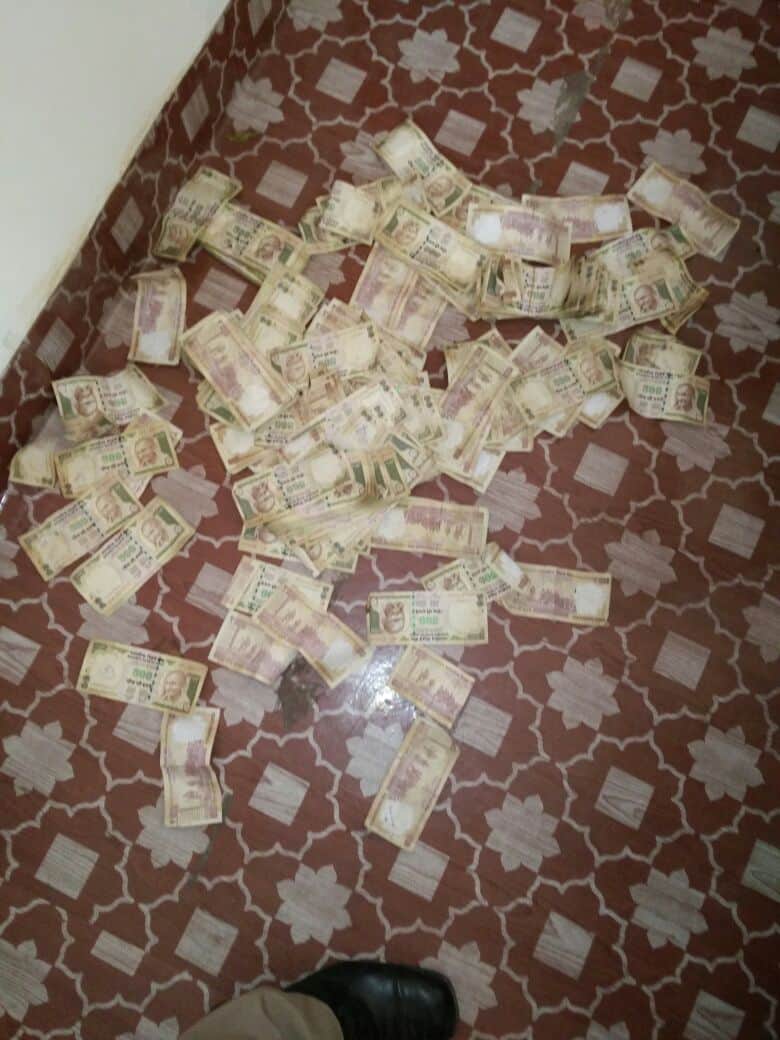 500 old note found in garbage at rishikesh