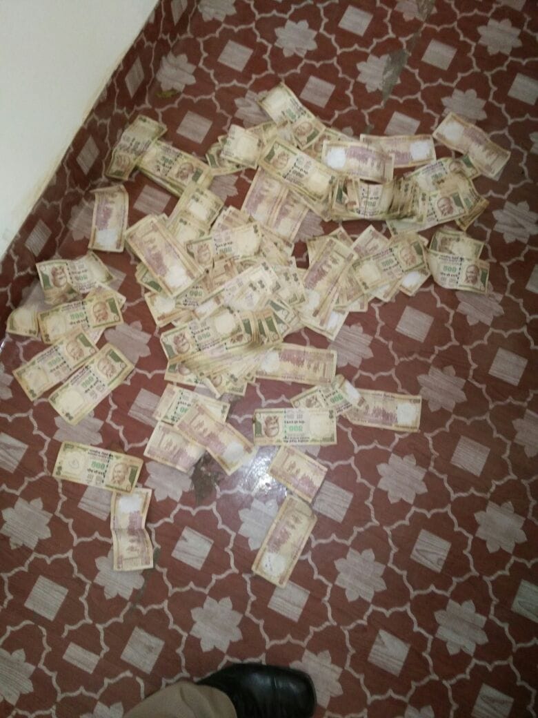 500 old note found in garbage at rishikesh