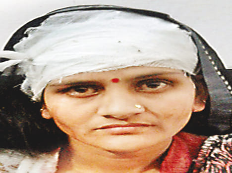  couple and relatives robbed