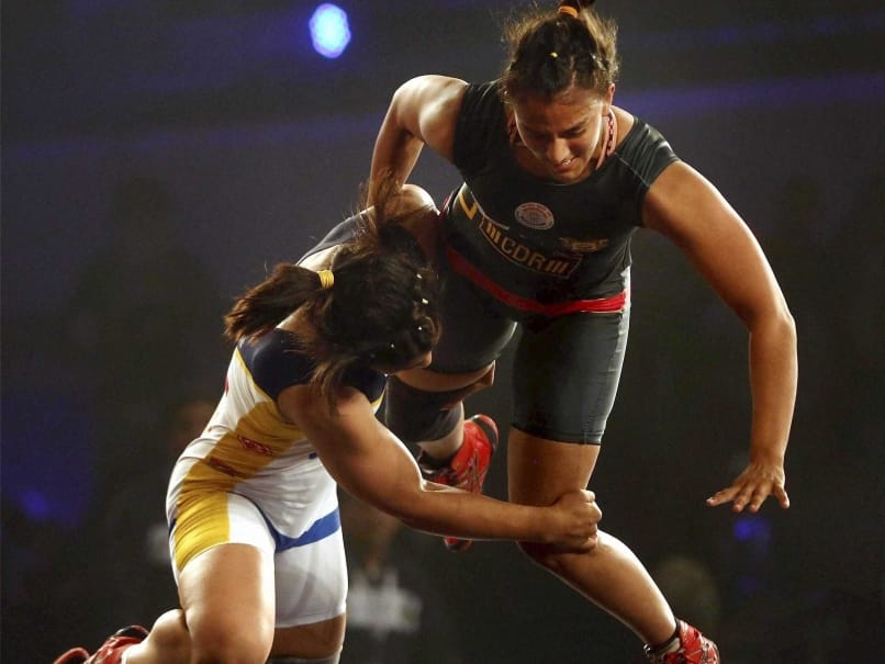 when wrestler sakshi malik and geeta phogat face each other in match