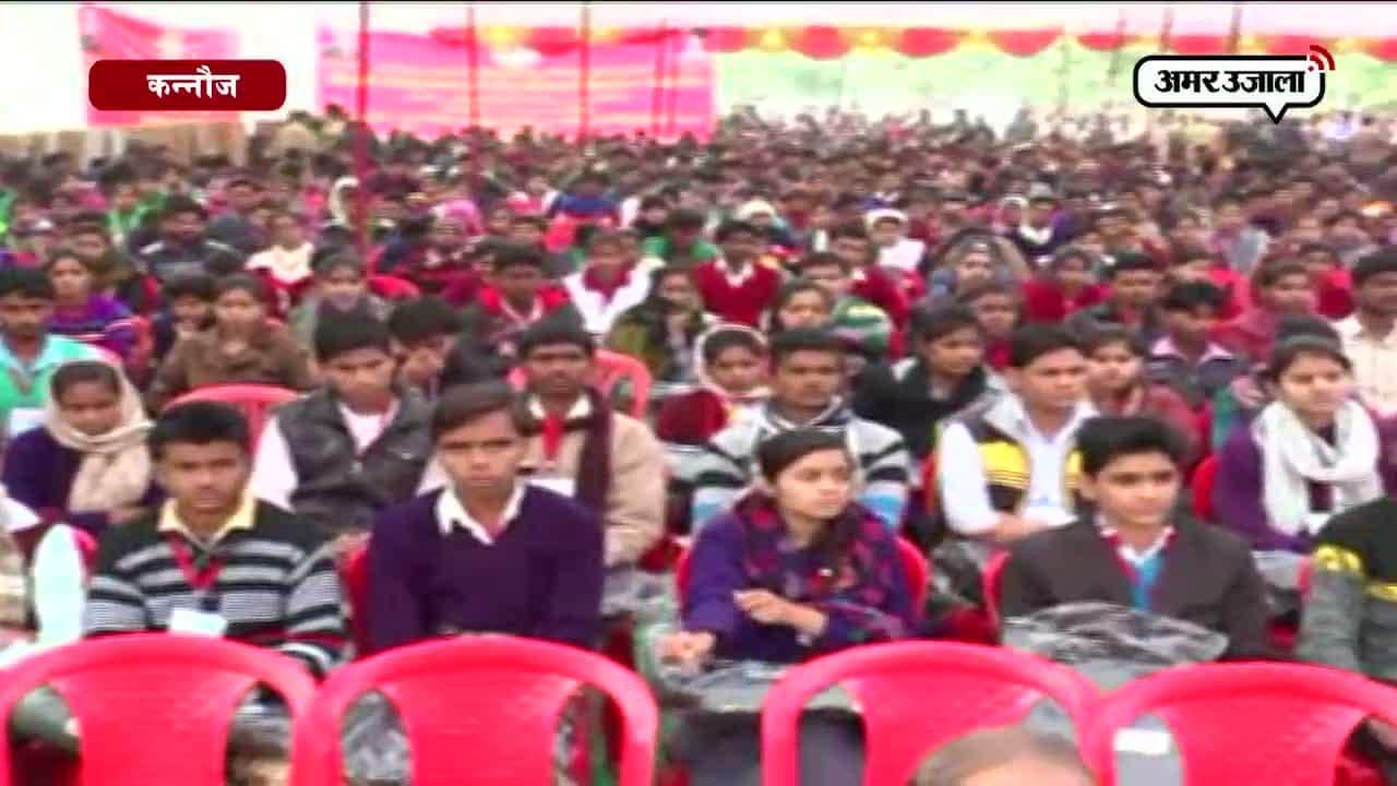 लैपटॉप वितरण में धांधली, स्कूल पर लगा पैसे मांगने का आरोप