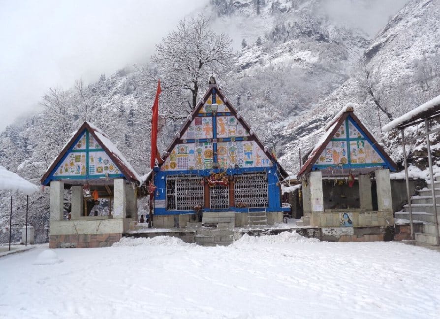Heavy Snowfall in Himachal, Snowfall at Shimla.