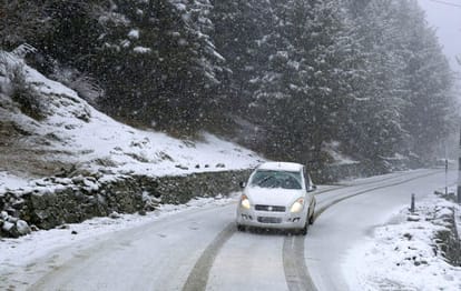 heavy snowfall in jammu kashmir